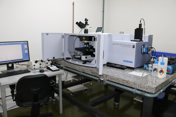 Espectrômetro Raman da alta resolução LabRAM HR Evolution UV-VIS-NIR (200nm – 2200nm), HORIBA.JPG